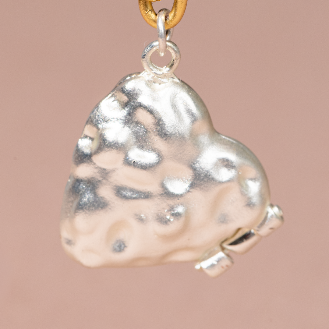 Dije relicario con textura - Trazzo Joyería